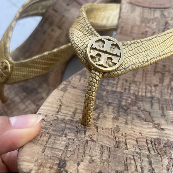 Tory Burch Suzy Metallic Gold Platform Wedge Thong Sandals 6 - Picture 8 of 10